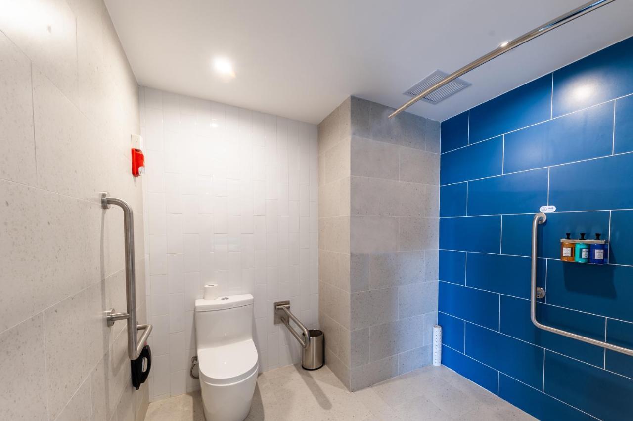 Express Baoyang By Ihg Hotel 3*