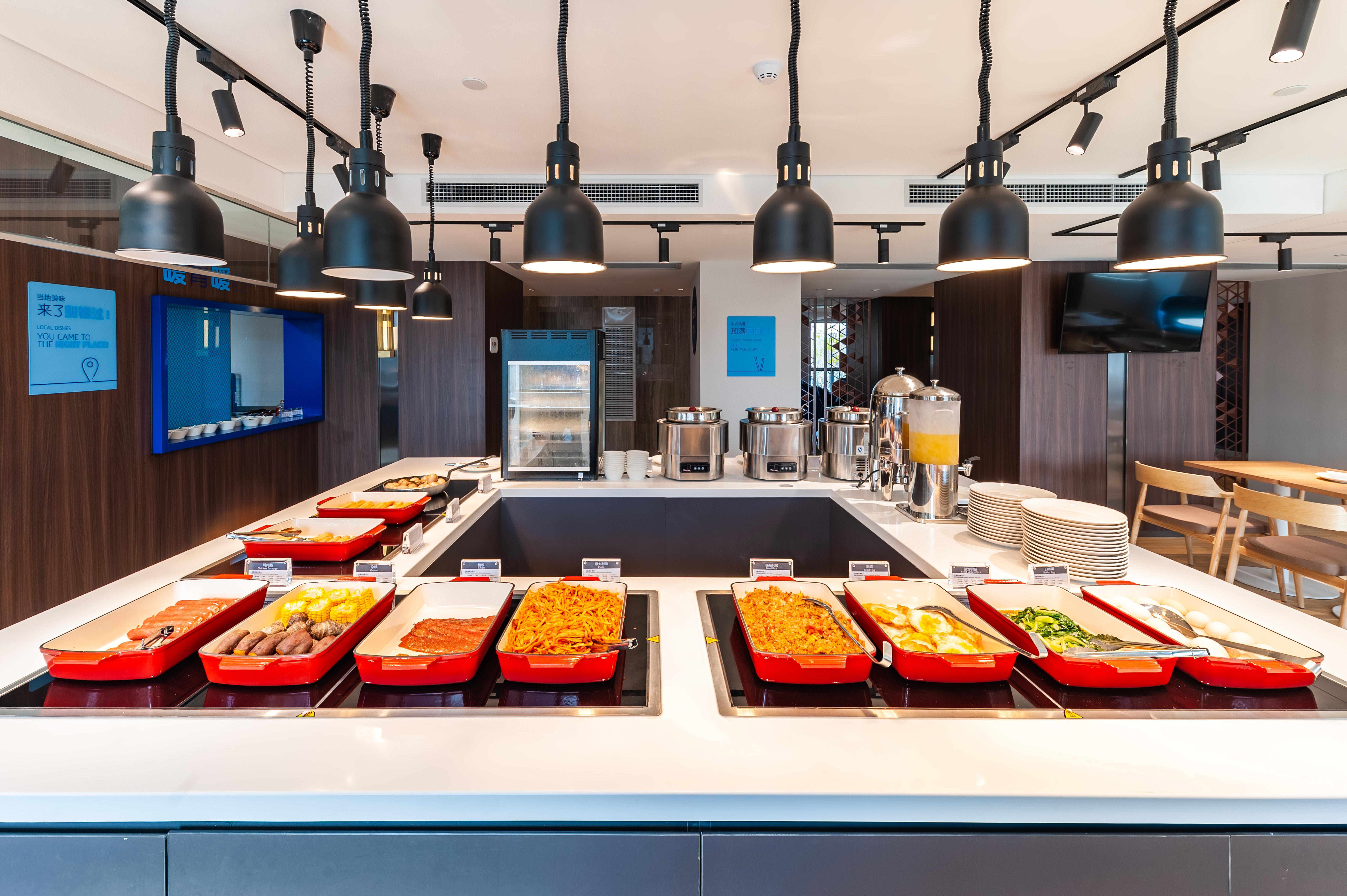 Hotel Express Baoyang By Ihg 3*