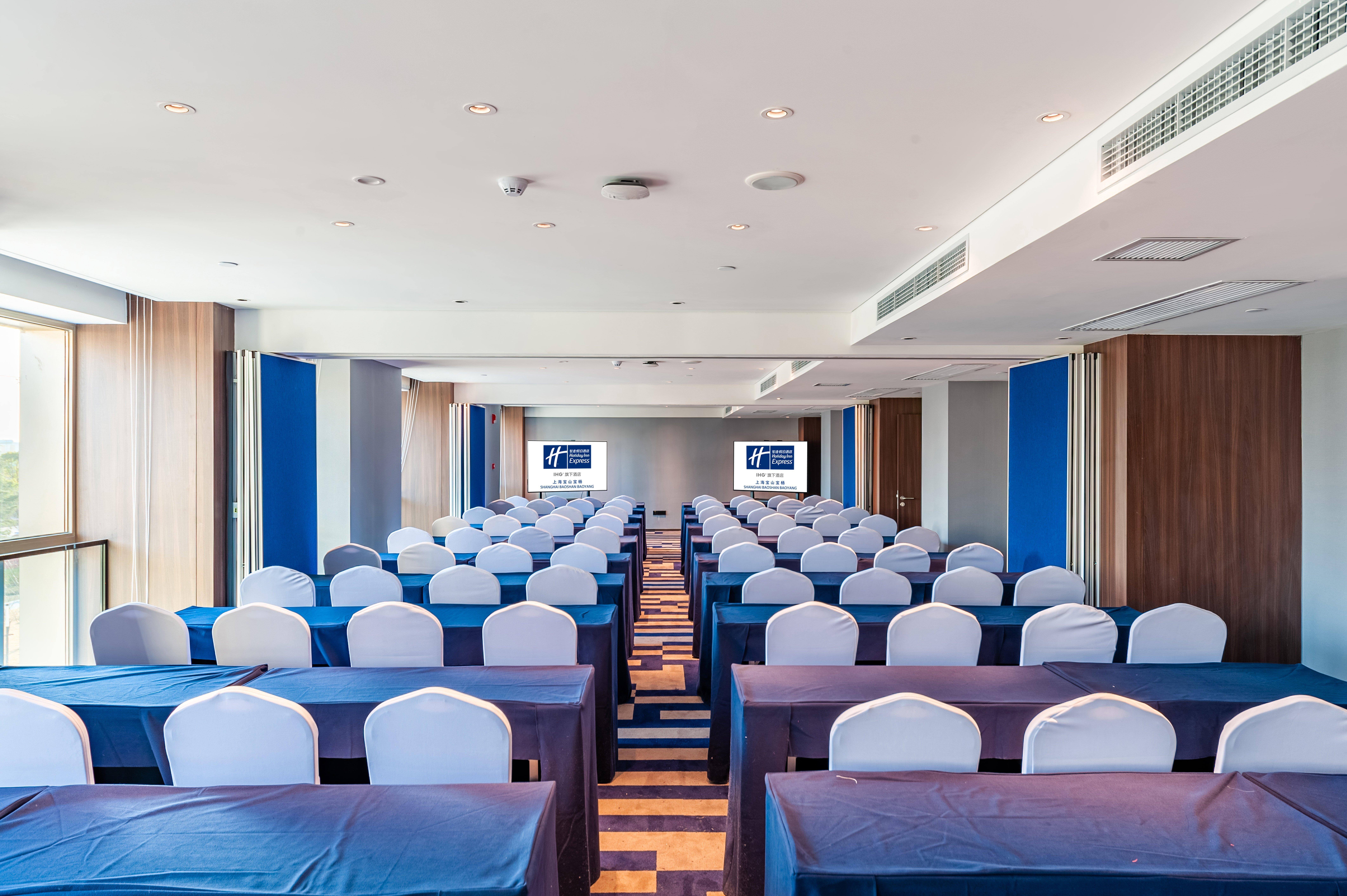 Express Baoyang By Ihg Hotel Xangai