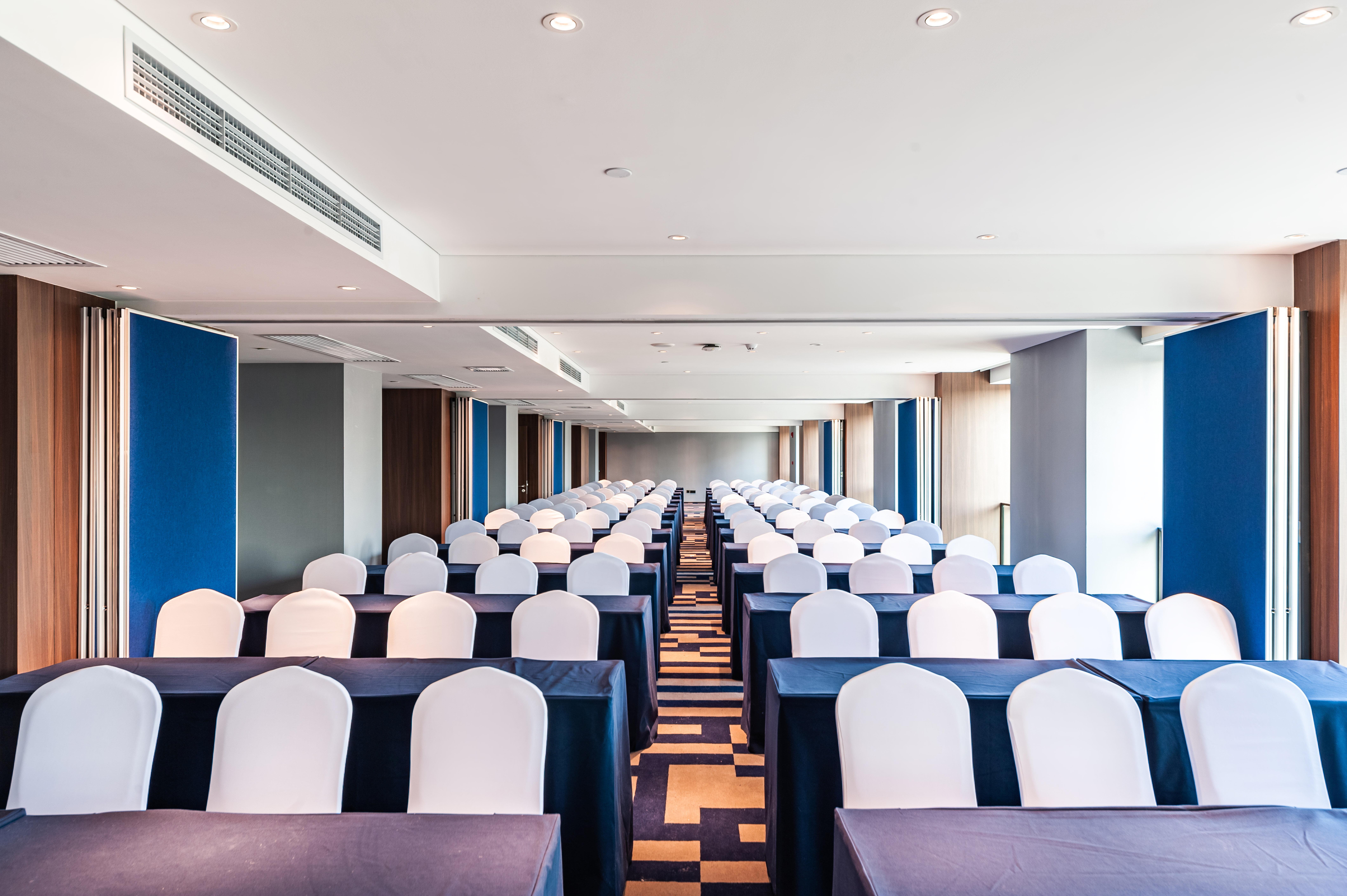 Express Baoyang By Ihg Hotel 3*