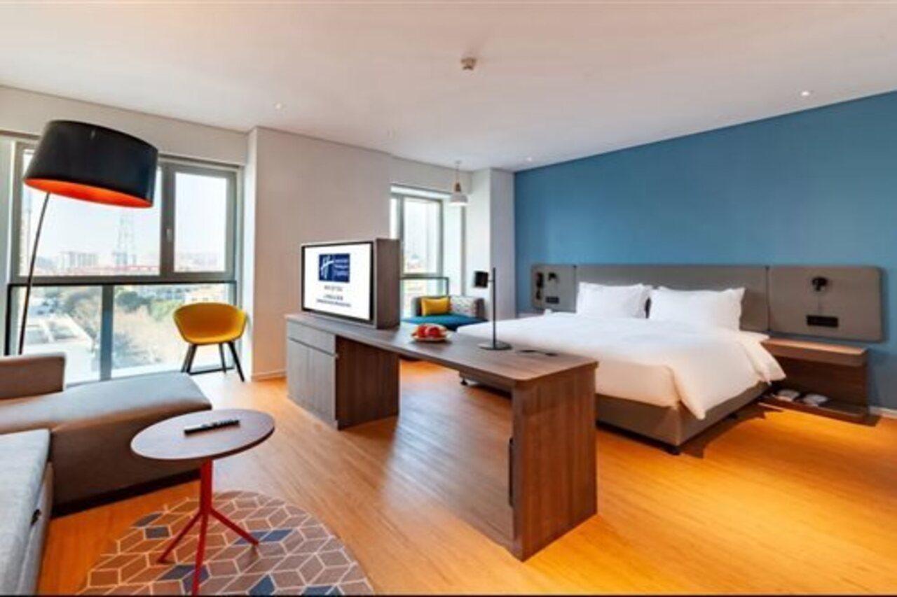 Express Baoyang By Ihg Hotel 3*